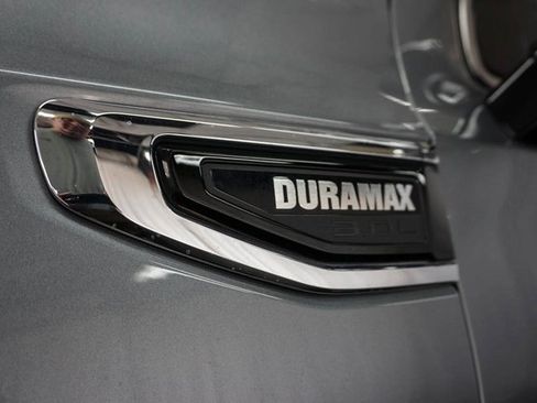 Used 2022 GMC Yukon SLT w/ SLT Premium Package image 4