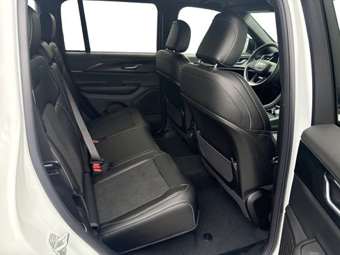 New 2025 Jeep Grand Cherokee 4WD image 21