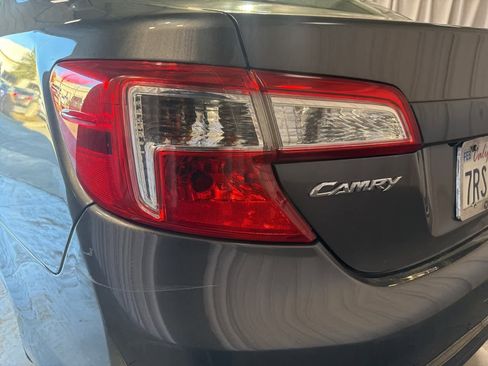 Used 2014 Toyota Camry L image 11