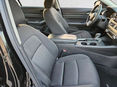 Used 2025 Nissan Altima 2.5 SV image 24