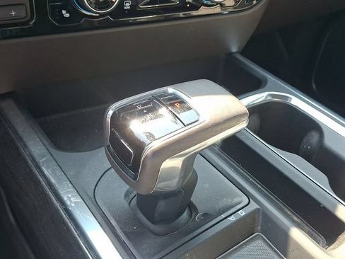 Used 2022 Chevrolet Silverado 1500 LTZ AWD/4WD image 16