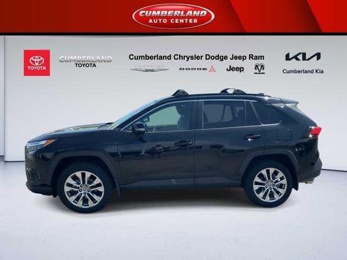 Used 2022 Toyota RAV4 XLE Premium image 5