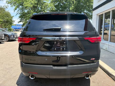 Used 2022 Chevrolet Traverse RS w/ LPO, 'HIT The Road' Package FWD image 5