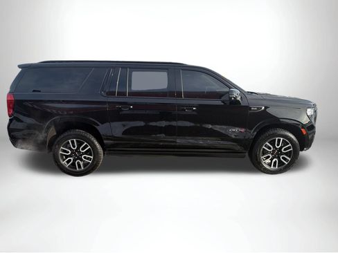 Used 2023 GMC Yukon XL AT4 w/ Technology Package AWD/4WD image 8