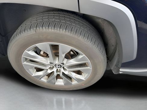 Used 2022 Toyota RAV4 XLE Premium FWD image 7