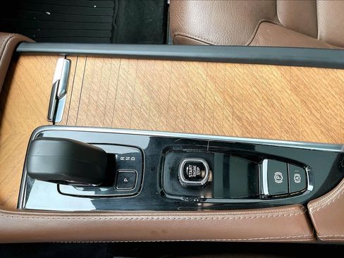 Used 2024 Volvo XC90 T8 Plus w/ Protection Package Premier image 20