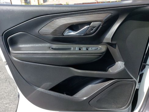 Used 2024 GMC Terrain SLE image 26