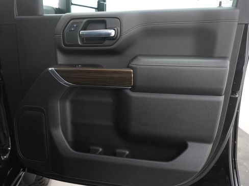 Used 2022 Chevrolet Silverado 2500 LT w/ Midnight Edition AWD/4WD image 12