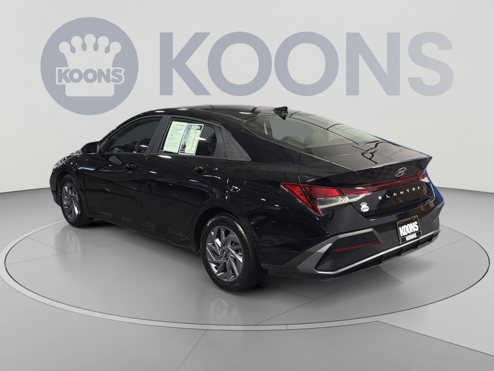 Used 2024 Hyundai Elantra SEL FWD image 4
