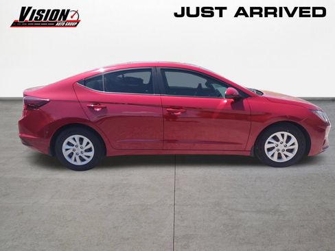 Used 2019 Hyundai Elantra SE w/ Winter Weather Package FWD image 6