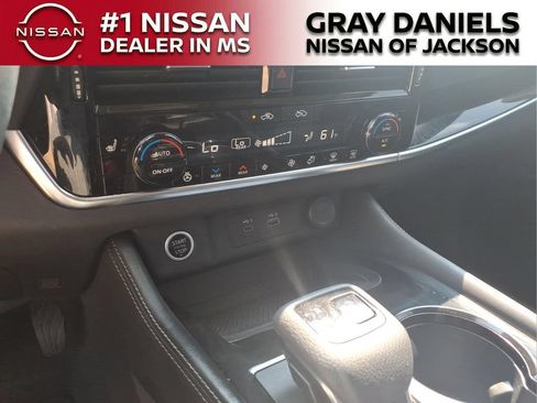Used 2023 Nissan Rogue SL w/ SL Premium Package FWD image 18