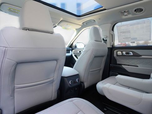 New 2026 Ford Explorer Platinum image 29