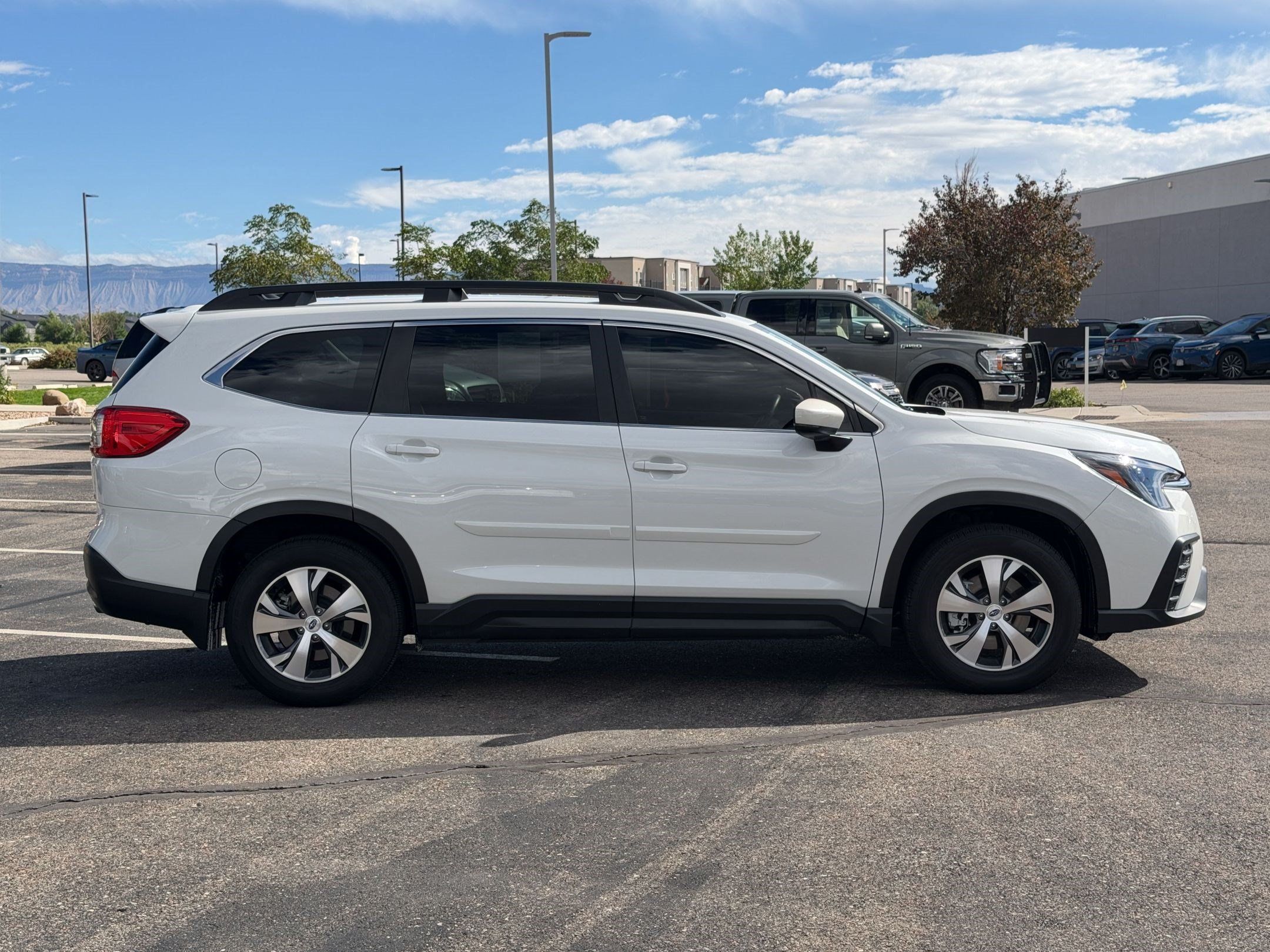 Certified 2024 Subaru Ascent Premium w/ Convenience Package AWD/4WD image 8