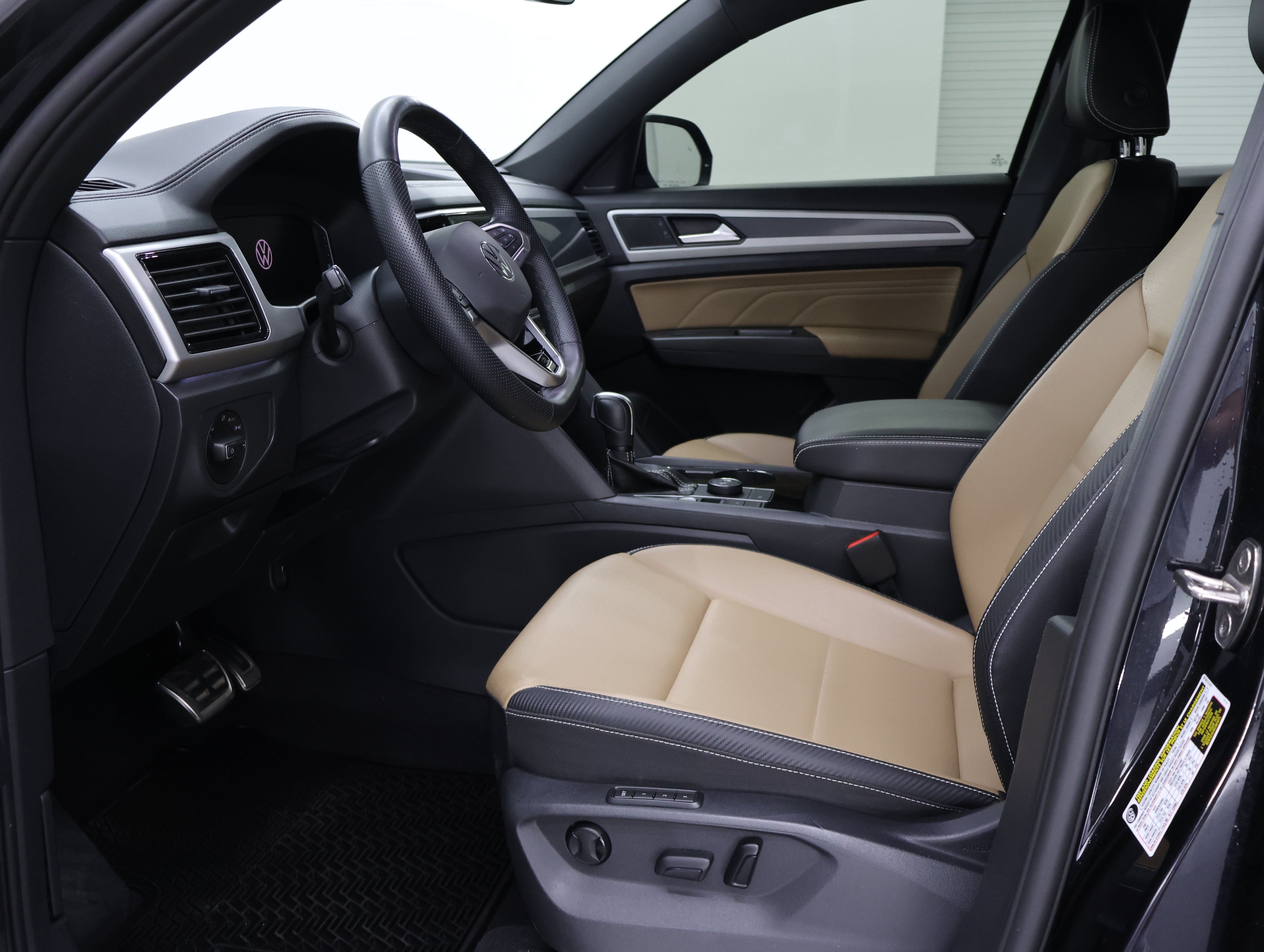 Used 2023 Volkswagen Atlas Cross Sport SEL R-Line AWD/4WD image 8