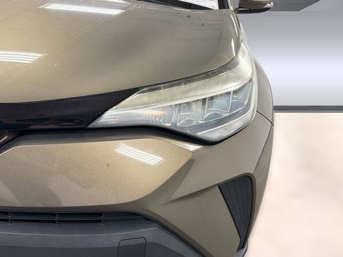 Used 2021 Toyota C-HR LE image 10