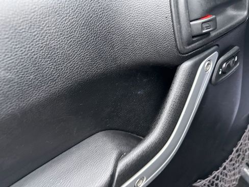 Used 2013 Jeep Wrangler Unlimited Rubicon w/ Dual Top Group image 14