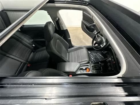 Certified 2023 Volkswagen Jetta SE w/ Panoramic Sunroof Package image 6