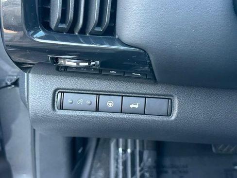 Used 2023 Nissan Pathfinder SV w/ SV Premium Package AWD/4WD image 22