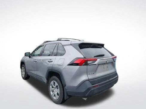Used 2021 Toyota RAV4 LE AWD/4WD image 3