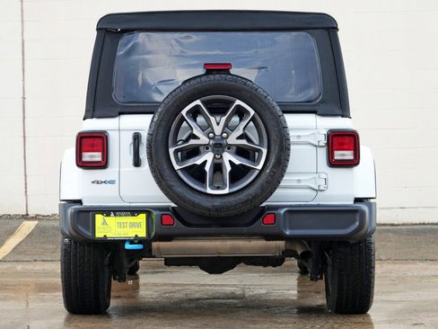 Used 2024 Jeep Wrangler Unlimited AWD/4WD image 10