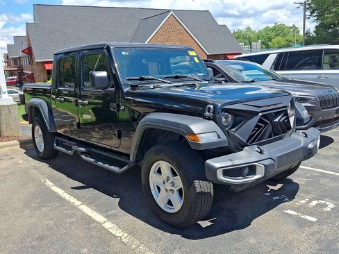 Used 2023 Jeep Gladiator Sport AWD/4WD image 2