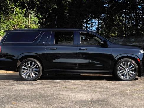 Used 2023 Cadillac Escalade ESV Sport w/ Touring Package AWD/4WD image 4