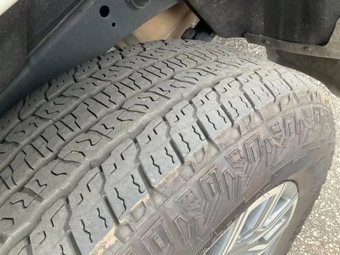 Used 2024 Chevrolet Colorado Z71 w/ Z71 Convenience Package 2 image 11