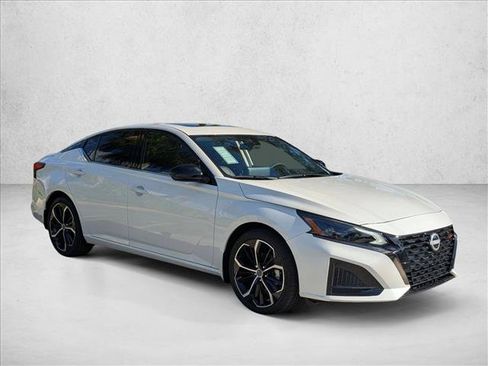 New 2025 Nissan Altima 2.5 SR w/ SR Premium Package FWD image 6