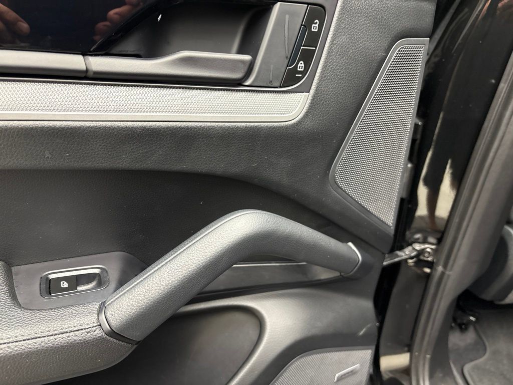 Certified 2024 Porsche Cayenne AWD/4WD image 19