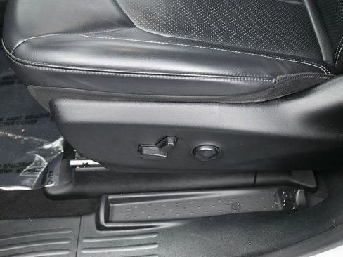 Used 2023 Chrysler Pacifica Touring-L w/ S Appearance Package image 15