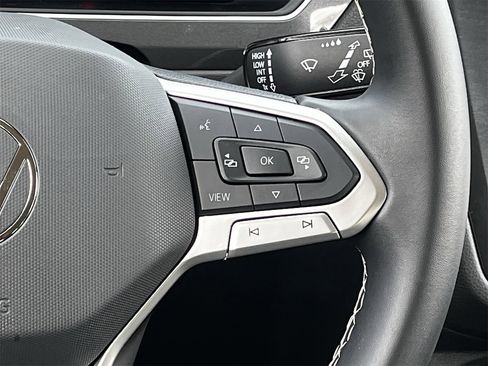 Used 2024 Volkswagen Tiguan SE image 14