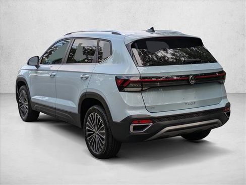 Used 2025 Volkswagen Taos SE FWD image 7