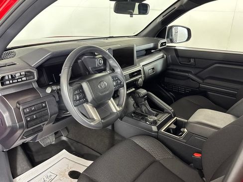 Used 2025 Toyota 4Runner SR5 AWD/4WD image 17