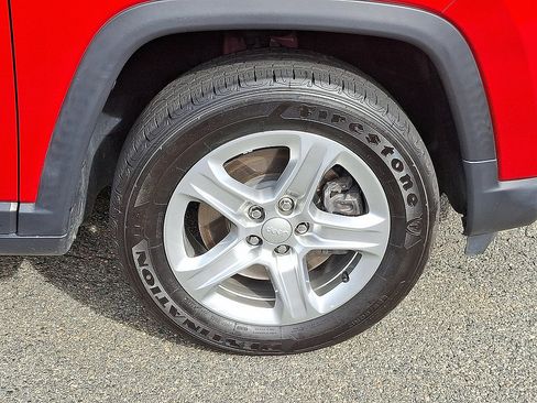 Certified 2023 Jeep Compass Latitude w/ Sun and Sound Group AWD/4WD image 18