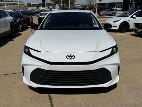 Used 2025 Toyota Camry LE image 2