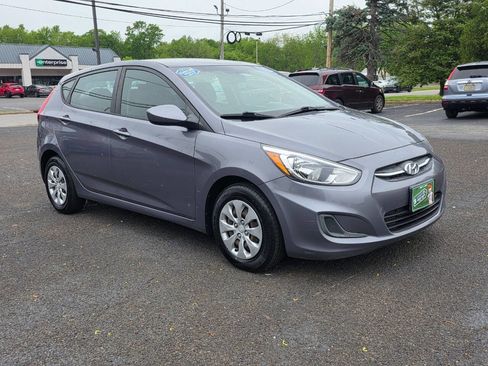 Used 2017 Hyundai Accent SE FWD image 3