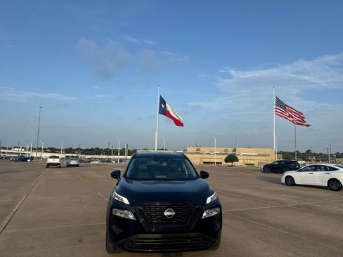Certified 2023 Nissan Rogue SV w/ SV Premium B Package FWD image 4