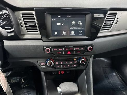 Used 2018 Kia Niro FE FWD image 16