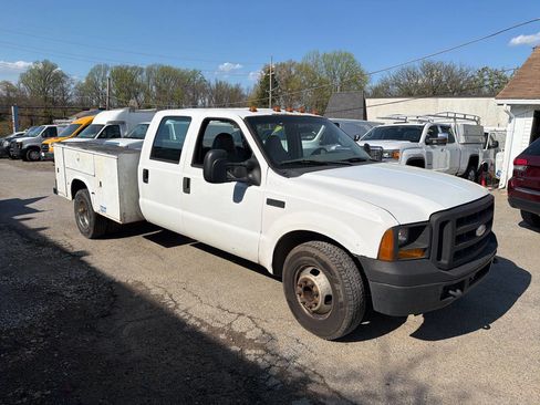 Used 2006 Ford F350 XL image 4
