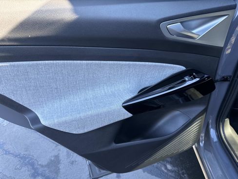 Used 2024 Volkswagen ID.4 Pro image 9