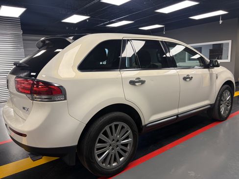 Used 2013 Lincoln MKX FWD image 3