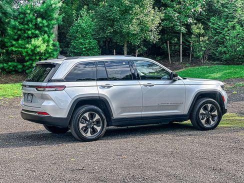 Used 2023 Jeep Grand Cherokee 4WD 4xe image 9