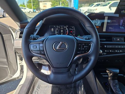 Used 2025 Lexus ES 350 w/ Premium Package FWD image 20