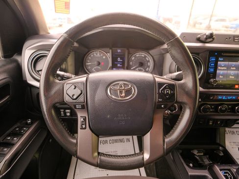 Used 2017 Toyota Tacoma TRD Off-Road image 29
