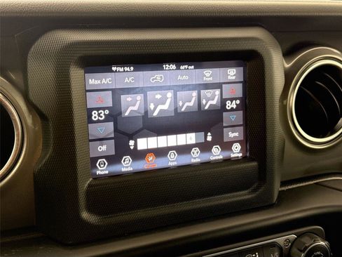 Used 2021 Jeep Wrangler Unlimited Sahara AWD/4WD image 32