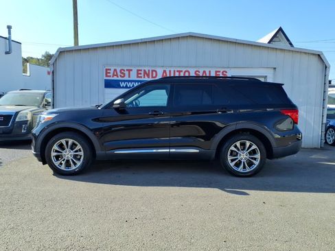 Used 2020 Ford Explorer XLT w/ Equipment Group 202A image 2