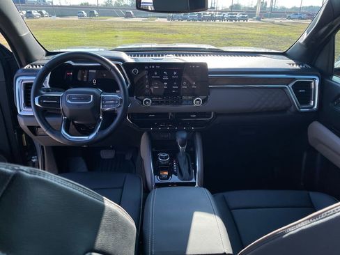 Used 2025 GMC Canyon Denali image 13