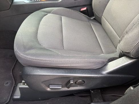 Used 2019 Ford Explorer XLT w/ Equipment Group 201A AWD/4WD image 24