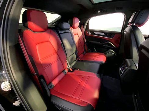 Used 2025 Porsche Cayenne Turbo image 23