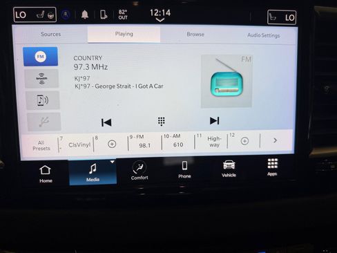 Used 2024 Chrysler Pacifica Touring-L FWD image 17